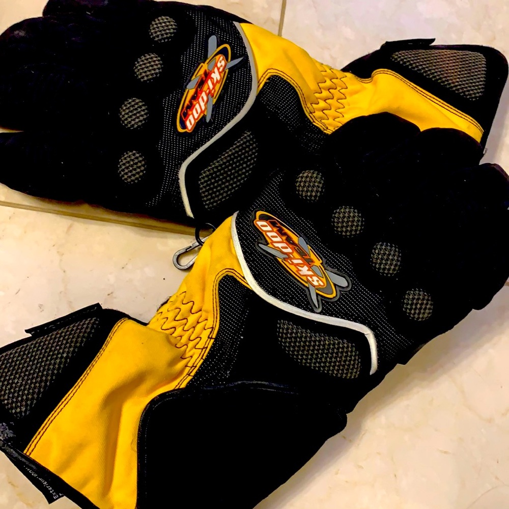 Women’s Ski Doo Primaloft winter gloves